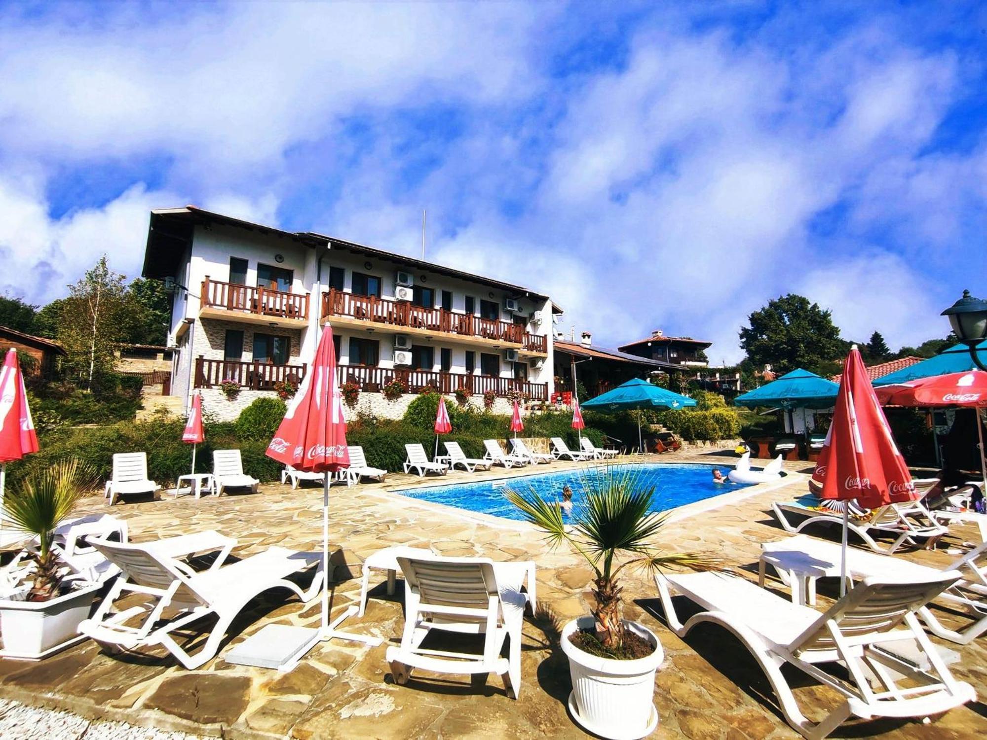 Family Complex Krisbo Hotel Donkovtsi ภายนอก รูปภาพ