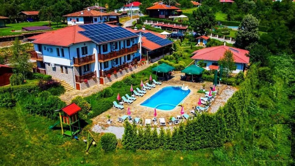 Family Complex Krisbo Hotel Donkovtsi ภายนอก รูปภาพ