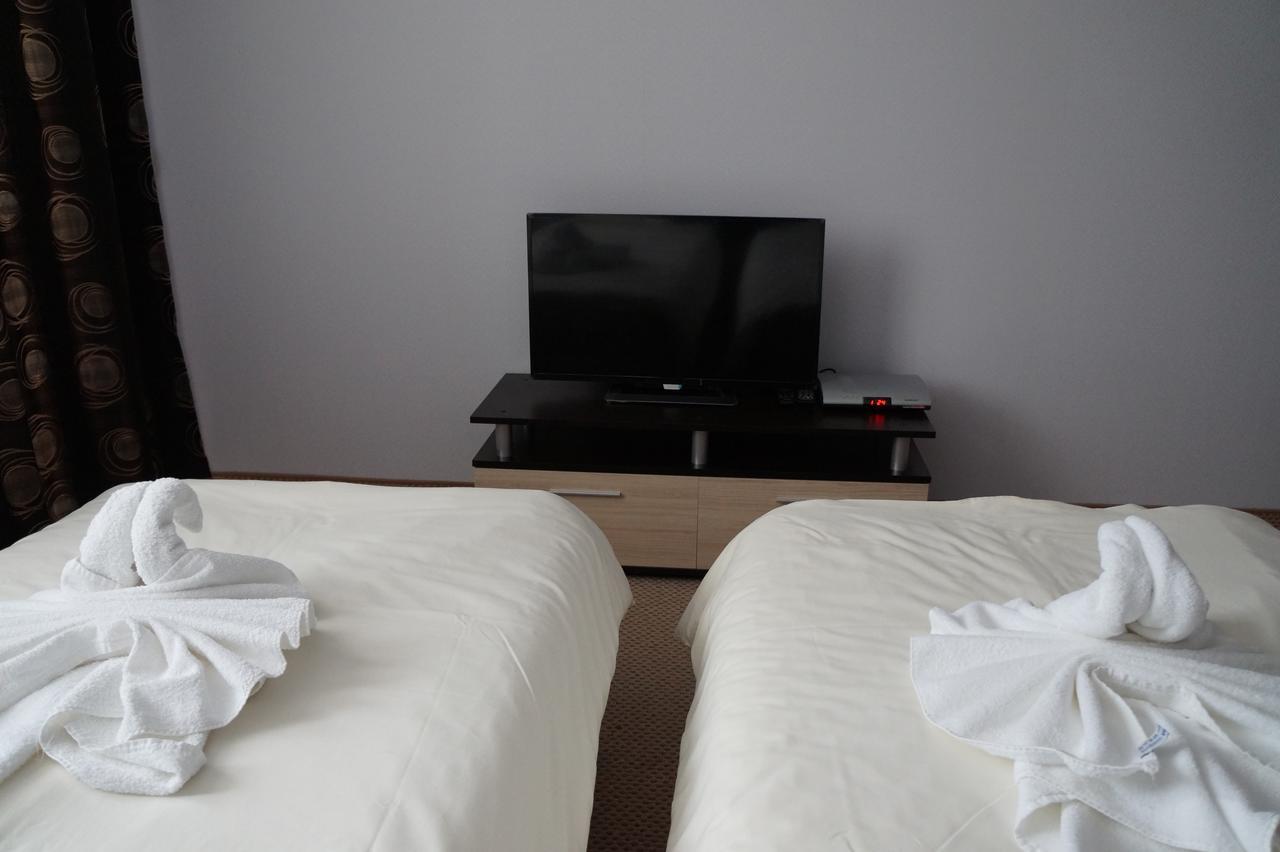 Family Complex Krisbo Hotel Donkovtsi ภายนอก รูปภาพ