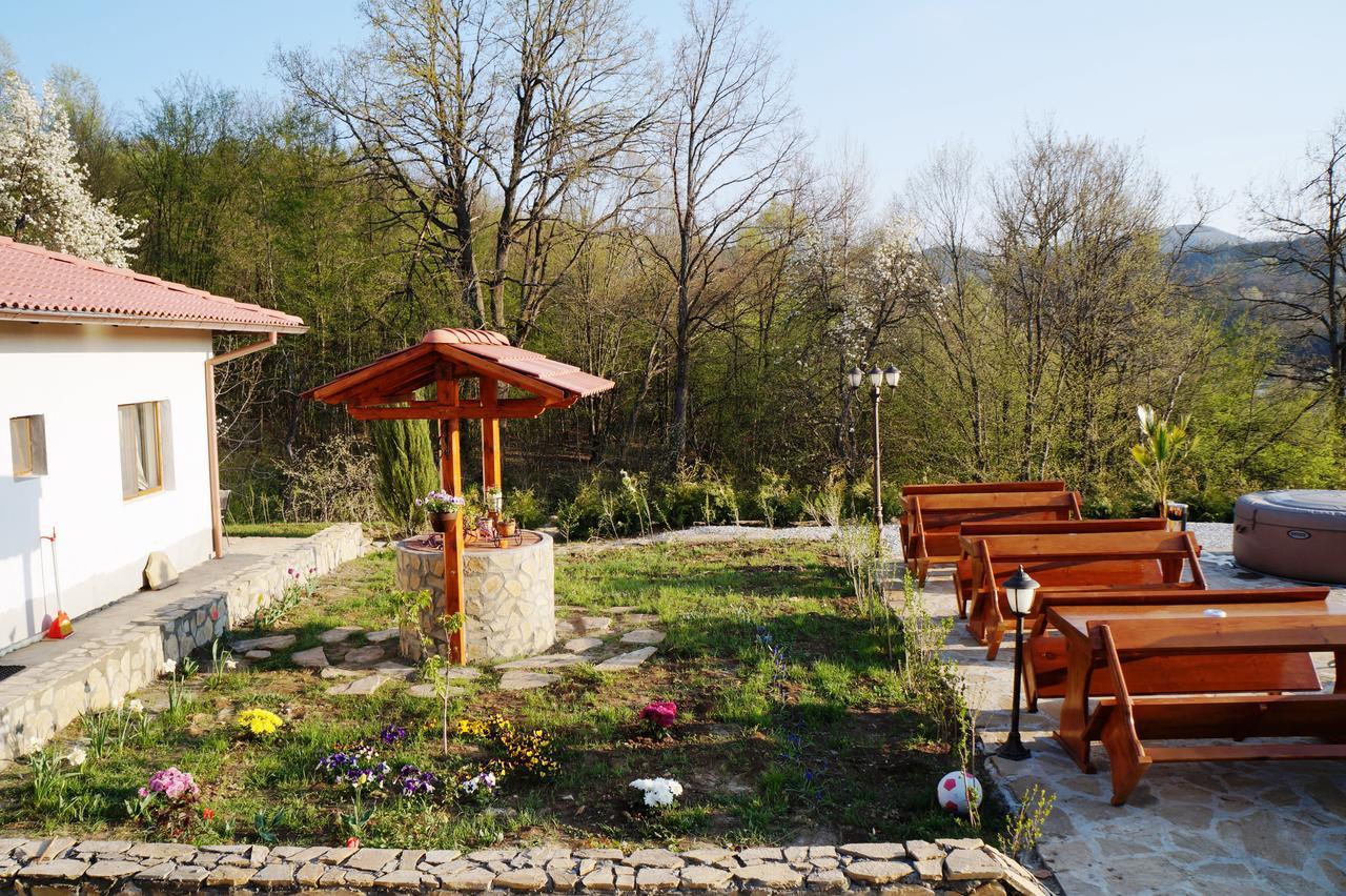 Family Complex Krisbo Hotel Donkovtsi ภายนอก รูปภาพ