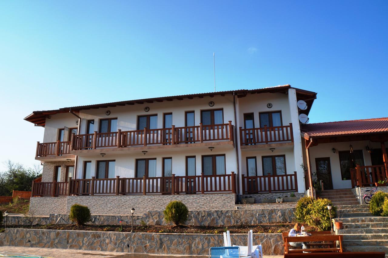 Family Complex Krisbo Hotel Donkovtsi ภายนอก รูปภาพ