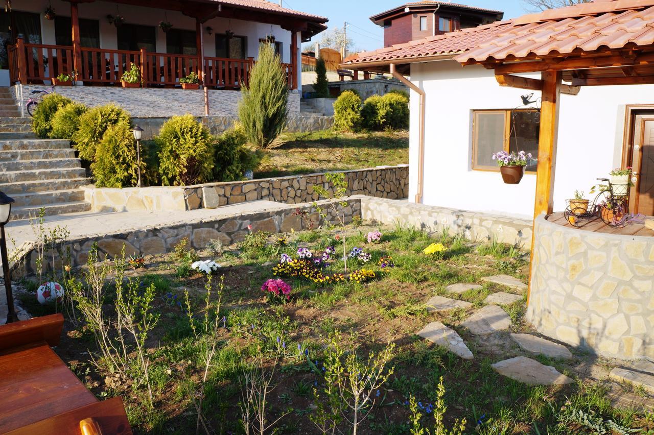 Family Complex Krisbo Hotel Donkovtsi ภายนอก รูปภาพ
