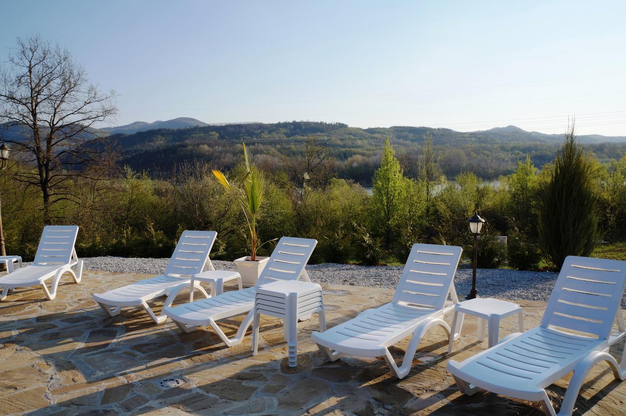 Family Complex Krisbo Hotel Donkovtsi ภายนอก รูปภาพ