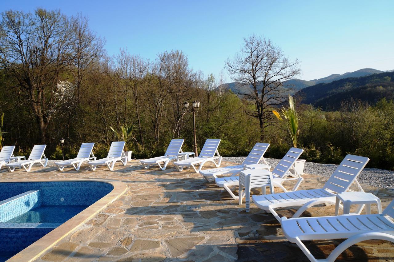 Family Complex Krisbo Hotel Donkovtsi ภายนอก รูปภาพ