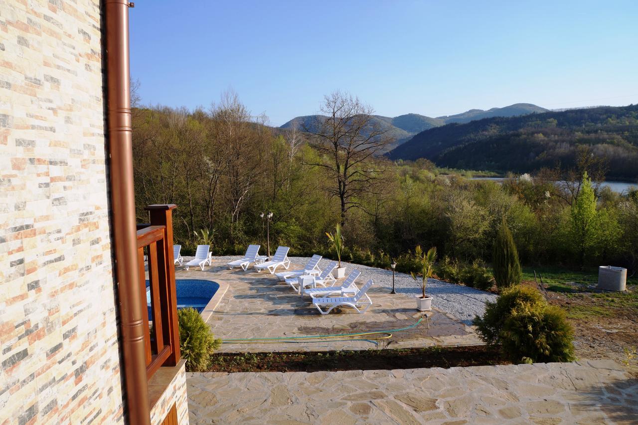 Family Complex Krisbo Hotel Donkovtsi ภายนอก รูปภาพ