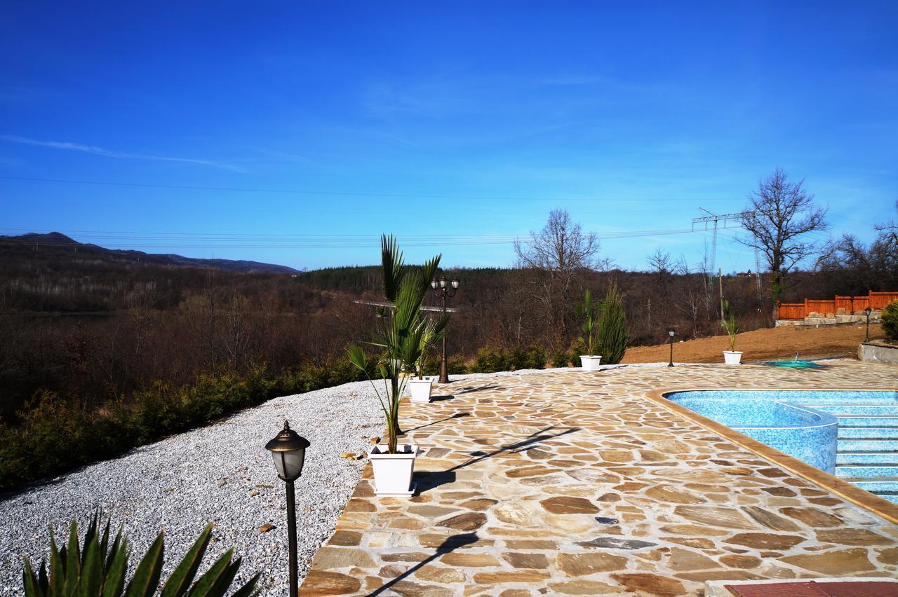 Family Complex Krisbo Hotel Donkovtsi ภายนอก รูปภาพ