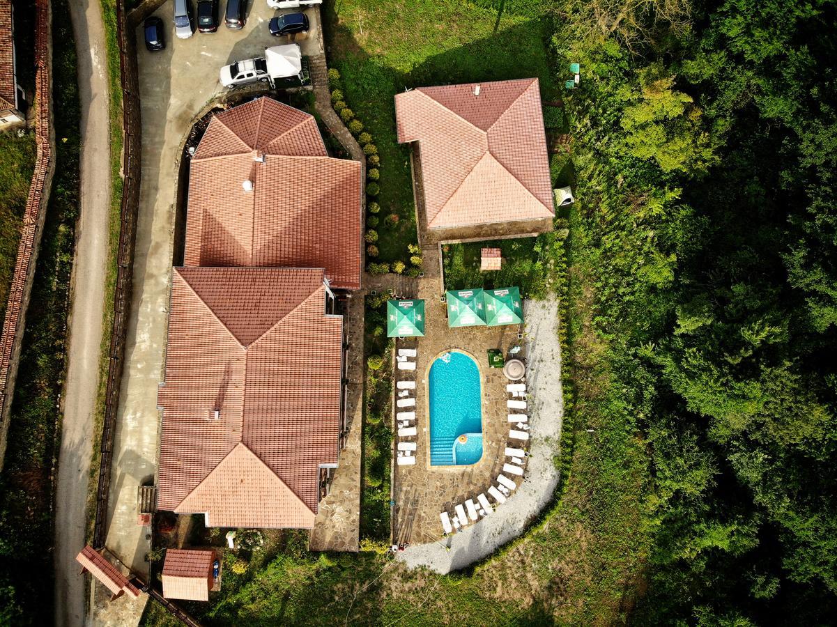 Family Complex Krisbo Hotel Donkovtsi ภายนอก รูปภาพ