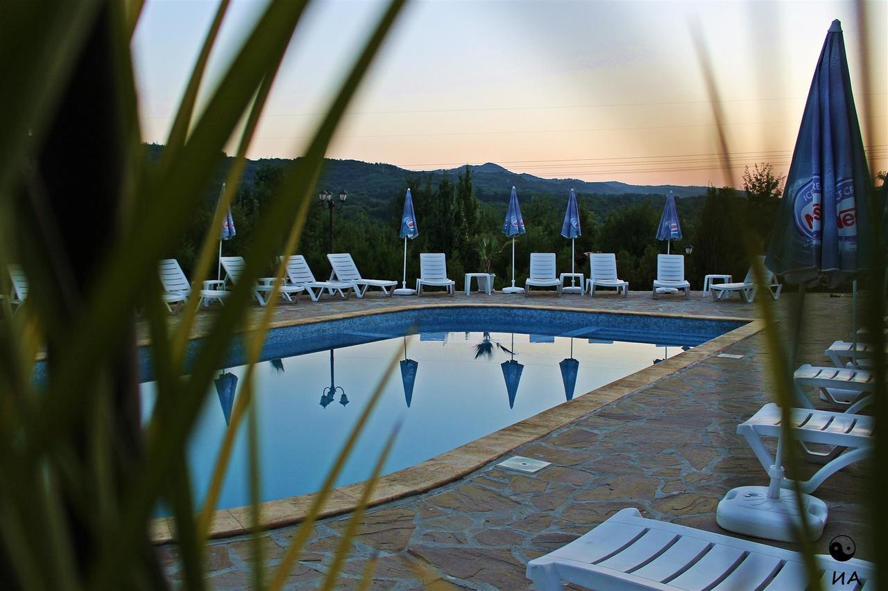 Family Complex Krisbo Hotel Donkovtsi ภายนอก รูปภาพ
