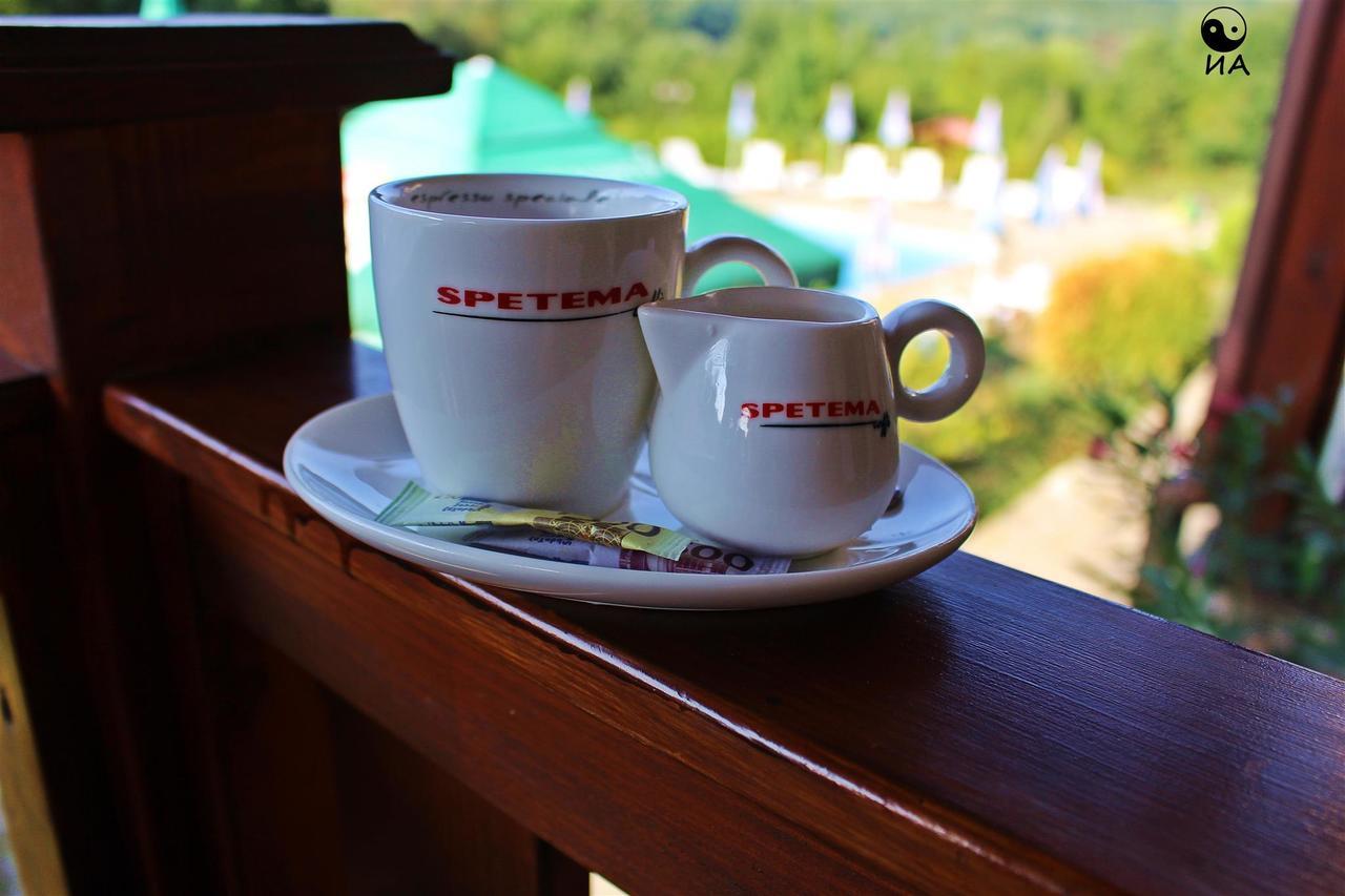 Family Complex Krisbo Hotel Donkovtsi ภายนอก รูปภาพ
