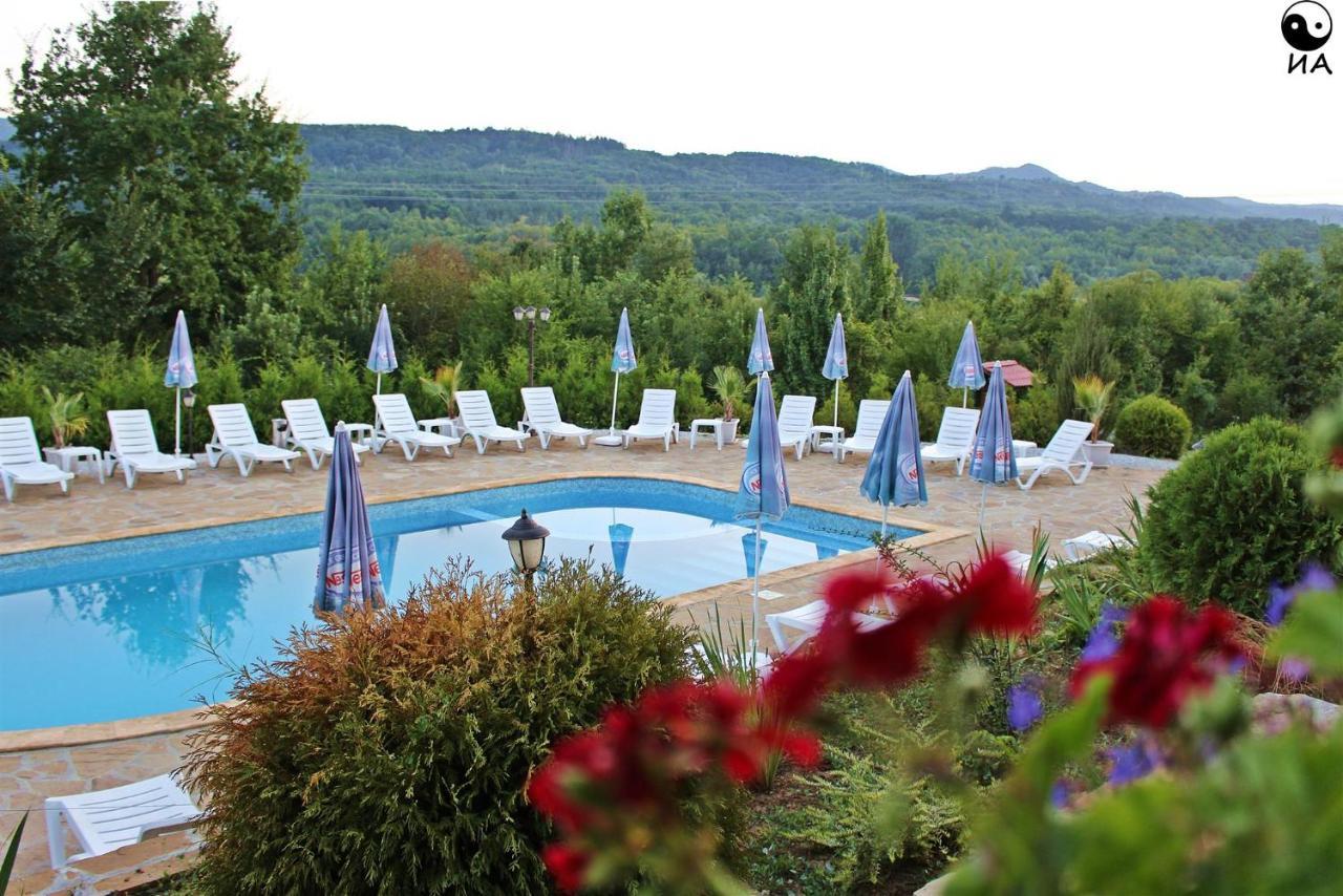 Family Complex Krisbo Hotel Donkovtsi ภายนอก รูปภาพ