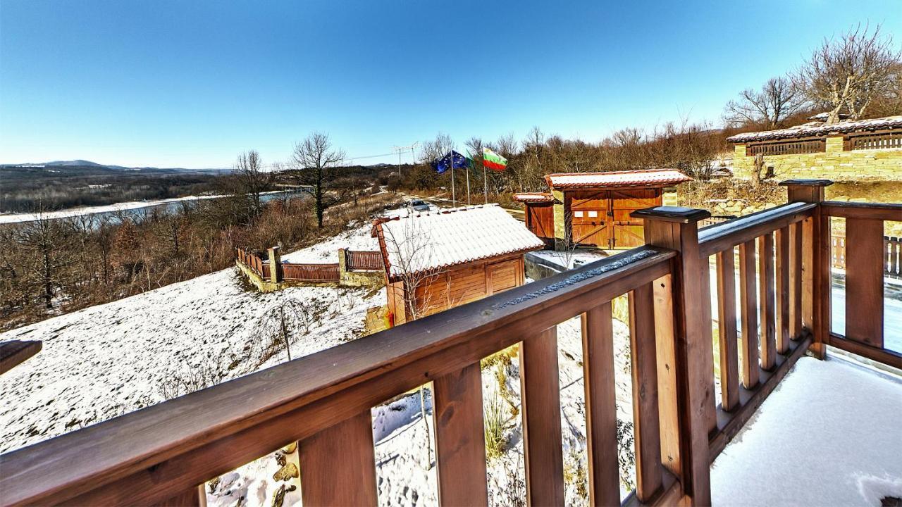 Family Complex Krisbo Hotel Donkovtsi ภายนอก รูปภาพ